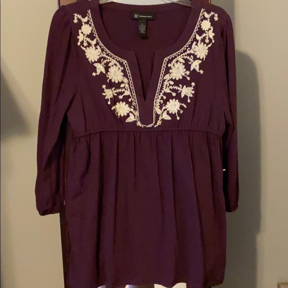 Maroon top with cream detail around the neck top